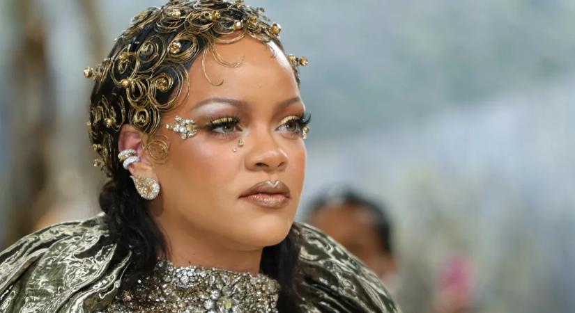 Három év után Jay-Z koncertjén tért vissza a színpadra Rihanna