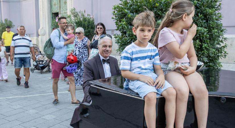 Még a Balatonról is ezért érkeztek Székesfehérvárra – elképesztő hangulat uralkodott a belvárosban (galéria)