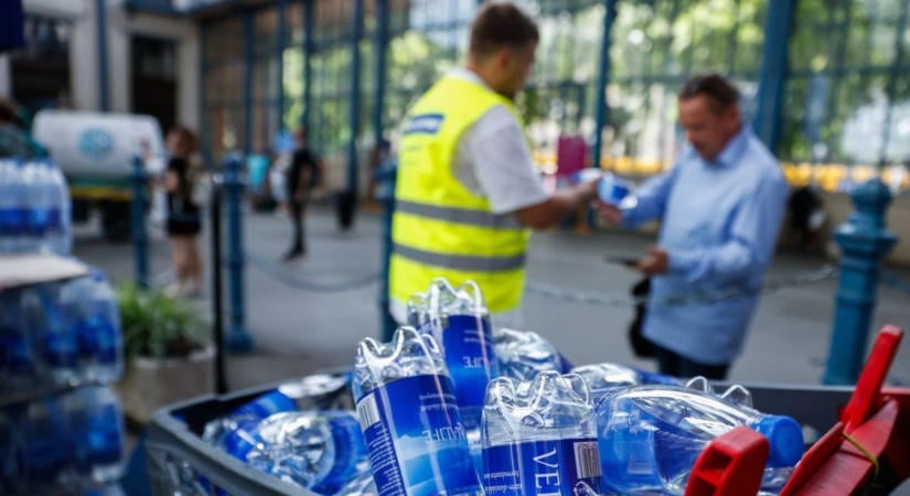 Ingyen vizet oszt a MÁV a hőségriadó alatt: Tatabánya is a kijelölt helyszínek között van