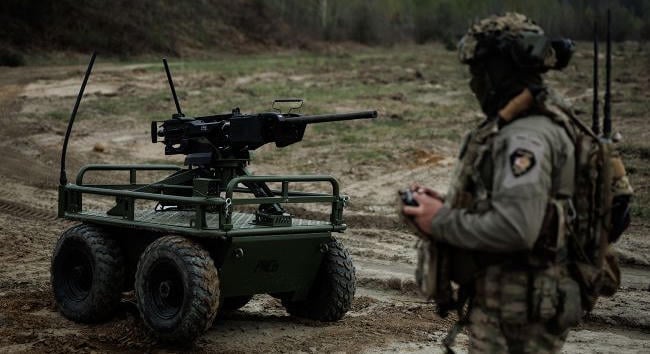 A 3. hadtest az első a világon, amely földi kamikaze robotdrónt dobott át több mint 10 km-re a frontvonal mögé