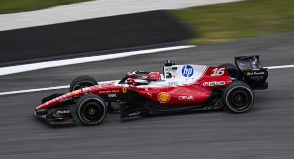Leclerc a Red Bull-lal és a Mercedesszel harcolna