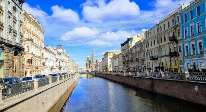 Tömeges dróntámadás érte Szentpétervárt