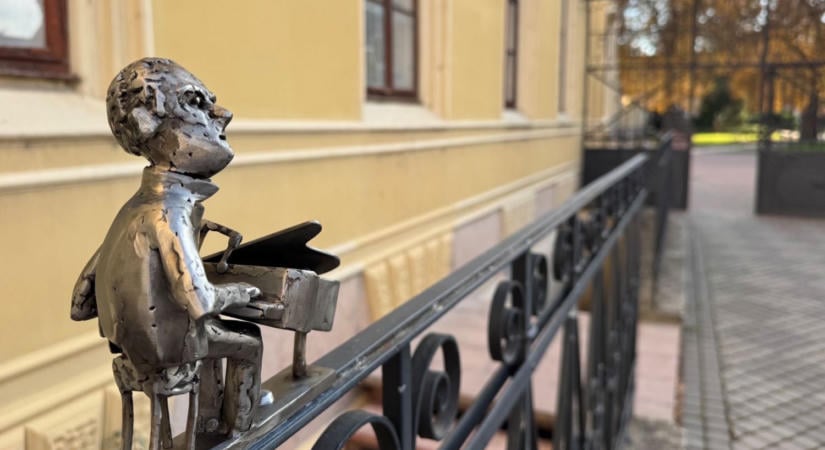 Komáromban állítottak emléket a Szomorú vasárnap világhírű szerzőjének (FOTÓK)
