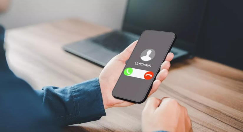 Új csalási módszer épít a hangodra: ha váratlanul ezt kérdezi egy idegen telefonon, azonnal nyomd ki az illetőt