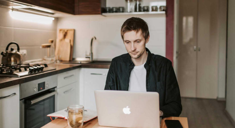 EJobs: a meghirdetett állások csaknem fele Bukarestben volt, Hargita és Kovászna a sor végén
