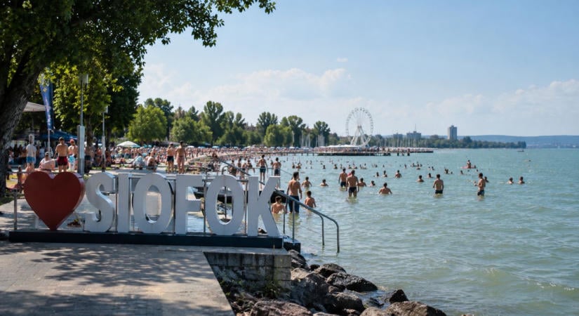 Megcsappant a fizetős strandok forgalma Siófokon, tízmilliók eshetnek ki – keserű tapasztalatai osztotta meg a polgármester