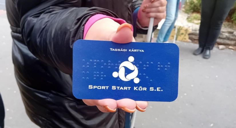 Ingyenes szemüvegekkel támogatja a látássérülteket a székesfehérvári optika (galéria)