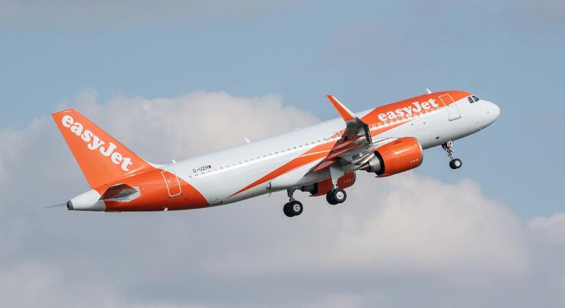 Káosz a fedélzeten: tömegverekedés miatt fordult vissza egy easyJet-járat