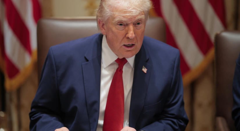 Trump bedurrant: brutális vámokkal fenyegeti Európát, ha összebútorozik Kanadával