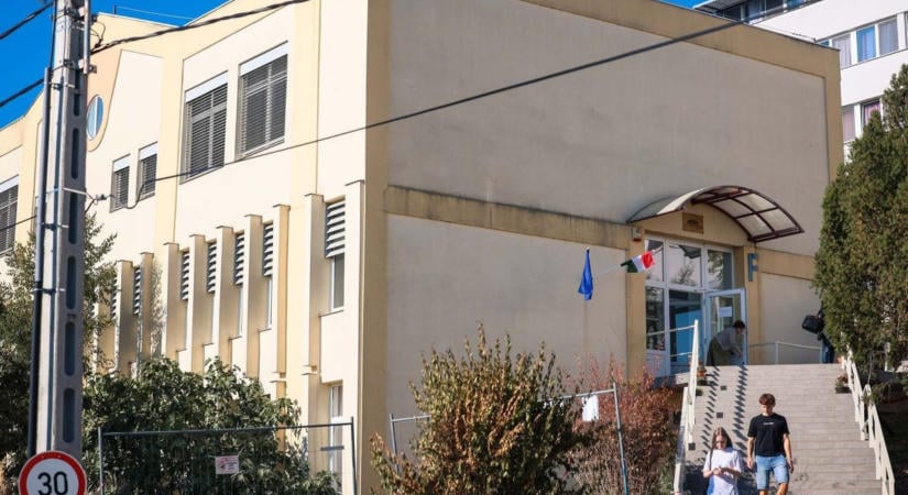 Elismerésekkel ünnepeltek: átadták az egri egyetem legújabb épületét! – fotókkal, videóval