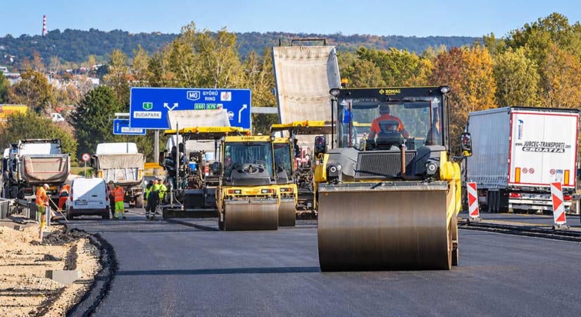 Káosz az M0-áson, asztaltoznak a Deák Ferenc hídon, 8 kilométeres a torlódás
