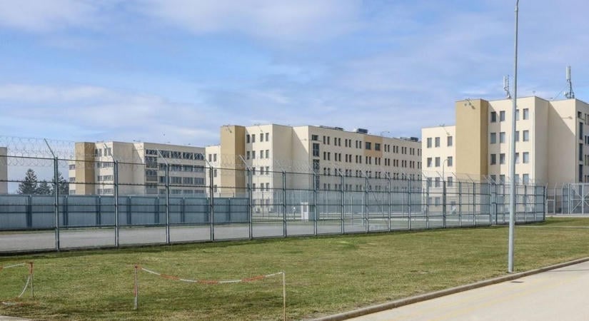 Meg akarta ütni a börtönőrt - Ítéletet hozott a Szombathelyi Járásbíróság