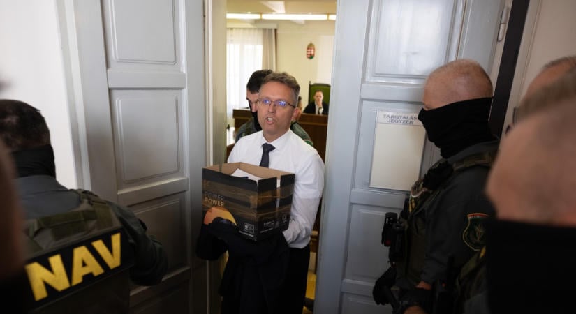 Hankó Balázs felesége számított nehézségekre, de azt nem gondolta, hogy a férje lesz az első célpont