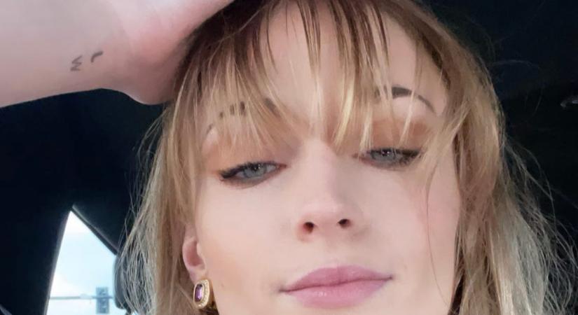 Sophie Turner szexi frufrut villantott