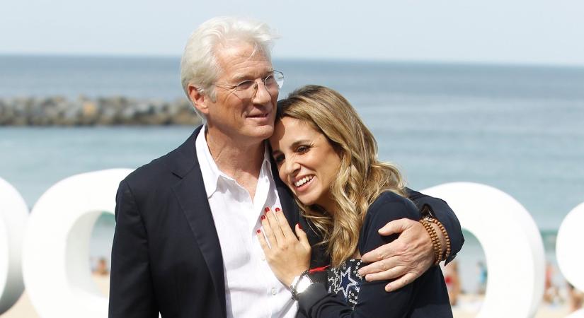 Óriási a boldogság, Richard Gere fiatal felesége késő este kürtölte világgá az örömhírt