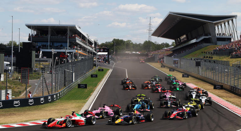 Montoya óriásit csatázott, majd Mini nagy örömére ütközött az éllovassal a Hungaroringen