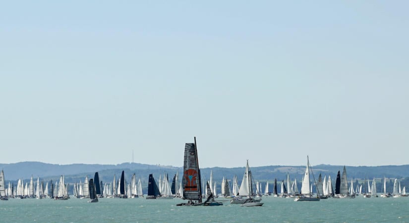 A Balaton közepéről érkezik az élő adás: technológiai erődemonstráció a Kékszalagon