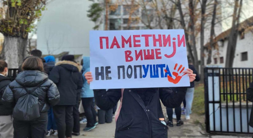 Középiskolások tiltakoznak az oktatási törvény módosítása miatt