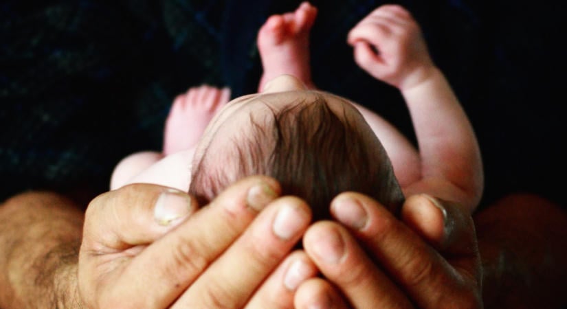 738 nap fogság után most megszületett a kislánya a volt izraeli túsznak