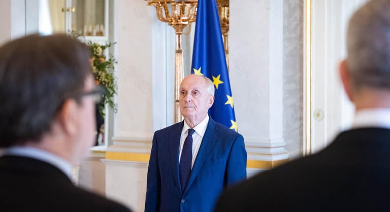 Baka András átadott hat államtitkári kinevezést, egyikük ellen még a volt munkatársai is tiltakoztak