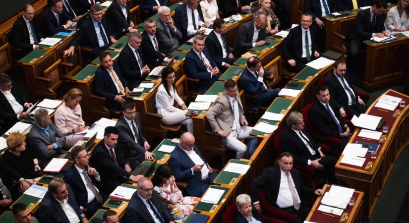 Három törvénymódosítást támadott meg a Fidesz és a KDNP az Alkotmánybíróságon