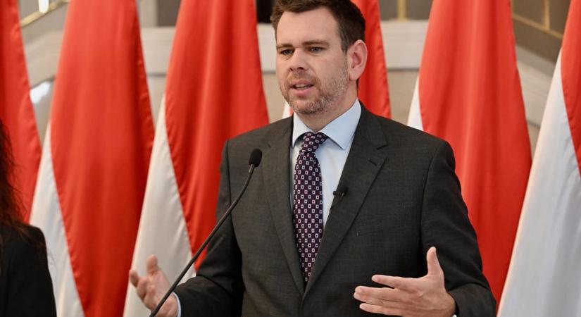 Korábbi RTL-es lesz Vitézy Dávid tárcájának sajtófőnöke
