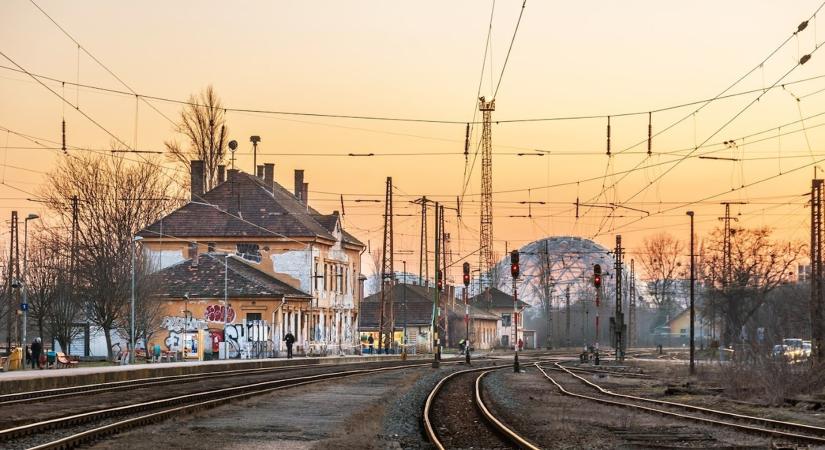 Hamarosan megkezdődhetnek a bontási munkák a lakásfoglalók lakta rákosrendezői területen