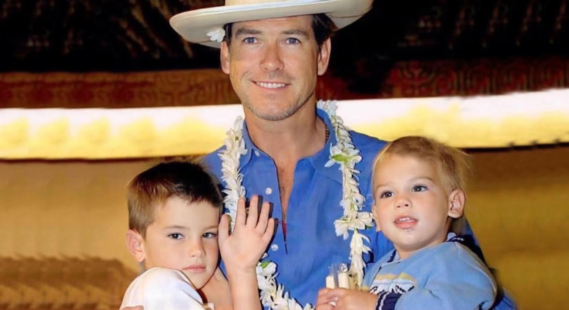Ők Pierce Brosnan ritkán látott fiai – A 24 éves Paris és a 28 éves Dylan elképesztően jóképűek