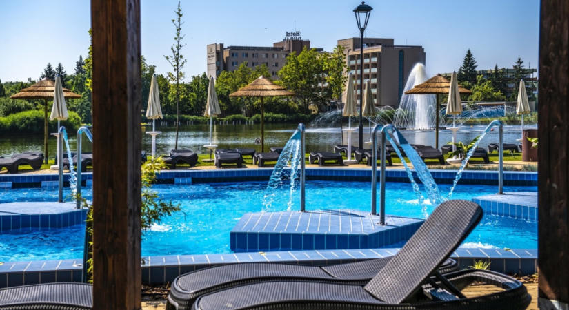 Két hatalmas termálstrand továbbra is nyitva marad, még szeptemberben is lehet strandolni