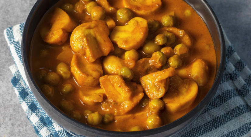 Gombás-borsós curry: laktató húsmentes vacsora 20 perc alatt