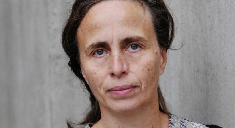 KIMONDOD, MOZDÍTOD, ELTÁNCOLOD Tompa Andrea: Kiváló testek / Jelenkor Kiadó