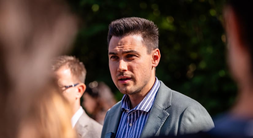 Milliós fizetésért dolgozott a Pénzügyminisztériumban a fideszes képviselő, a neve azonban egy iraton sem szerepel