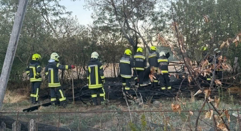 Pusztító lángok Pákozdon: már a tűzoltók sem tudták megmenteni (videó)