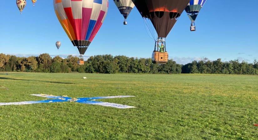 Égi kavalkád a Tátrában – negyven hőlégballon érkezik Nagylomnicra