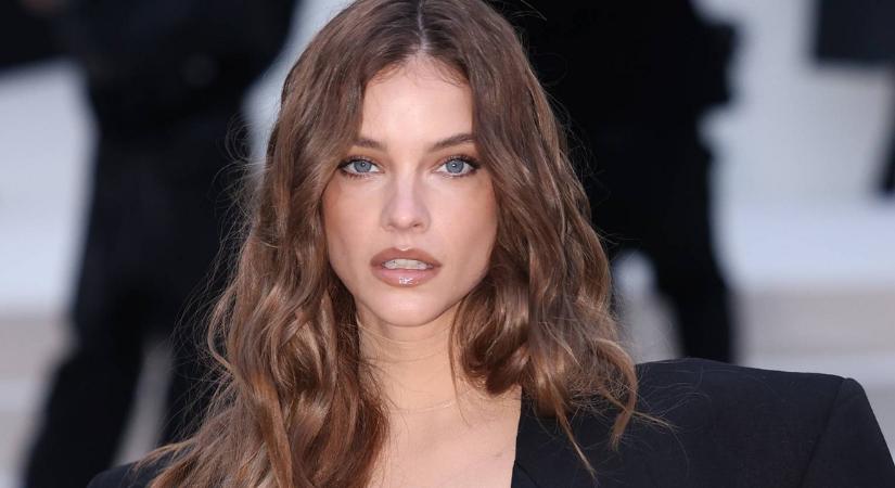 Palvin Barbi teljesen átlátszó szettben mutatta meg gömbölyödő hasát: már ekkora a babapocakja