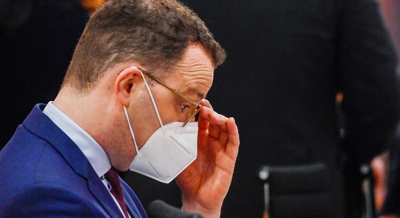 Lemondott a német konzervatívok parlamenti frakcióvezetője, miután béranya segítségével született gyermeke