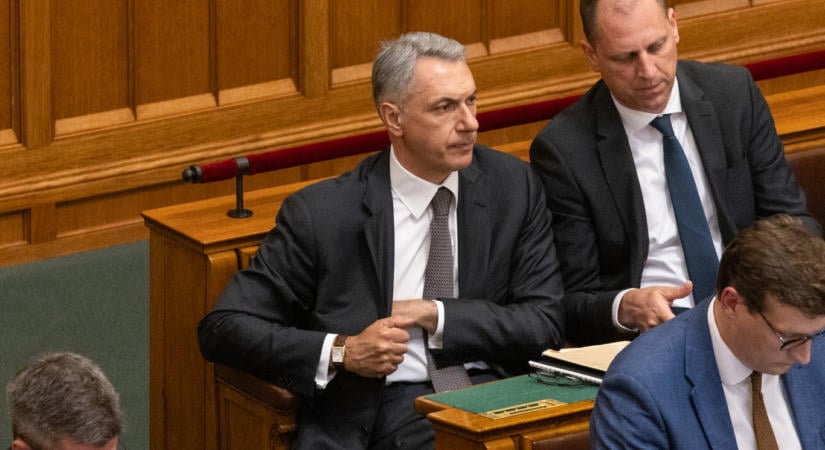 Magyar Péter, Lázár–Szekeres-csere, megszűnő Rogán-hatóság – ismét összeül a parlament