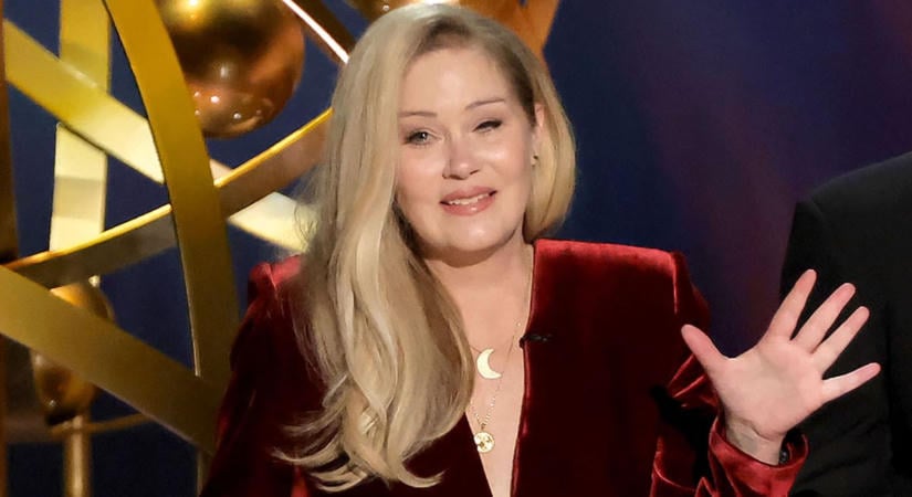 „Teljesen összeomlóban van" – Christina Applegate szinte mozgásképtelen, és nem tudják, mi a baja