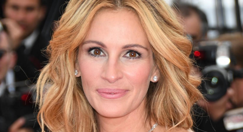 Julia Roberts 30 éve ezt az egy ruhatrükköt veti be: feltűnt már?