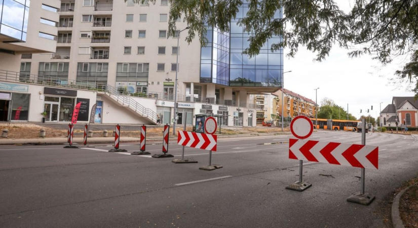 Már a plázánál is terelést kerülgetnek! Így változott a miskolci közlekedés, fotókon, videón az új felállás
