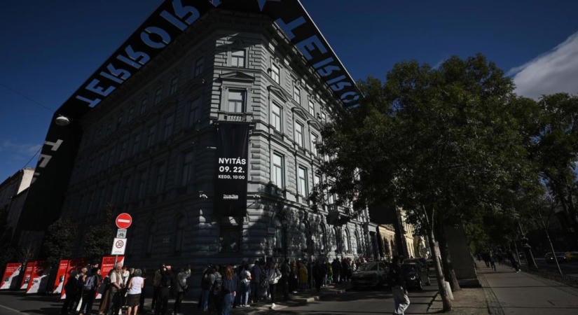 Újranyitott a Terror Háza, Schmidt Mária szerint "belerúgnak és megalázzák az ott dolgozó kollégákat"