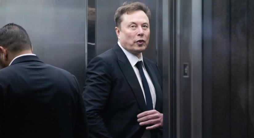 Meghátráltak a techóriások: mégsem tiltják az Elon Muskról szóló film reklámozását