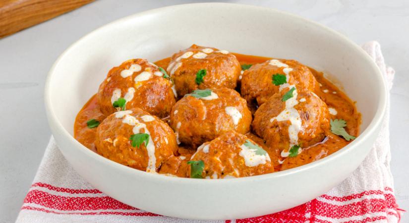 Krémes szószban készült fűszeres, török húsgolyók – Kókusztejes curry teszi izgalmassá