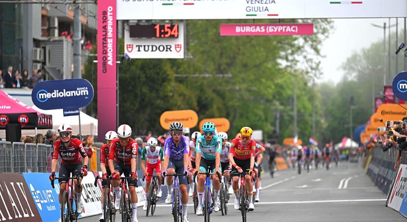 Brutális tömegbukással indult a Giro d'Italia – videó
