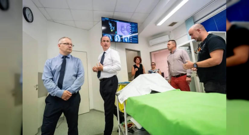 Az Edelényi Koch Róbert Kórház és Rendelőintézet munkáját ismerte meg a látogatás során a szakpolitikus
