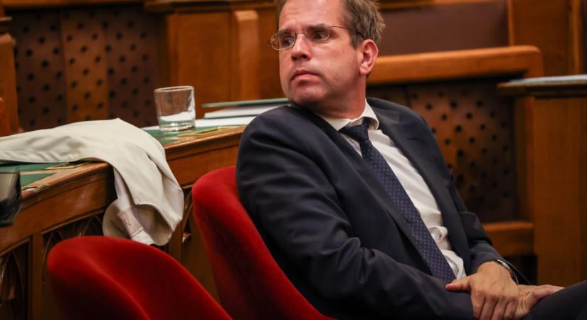 300 milliós támogatás miatt tett feljelentést a Miniszterelnökség