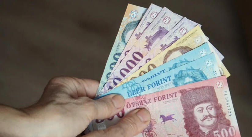 Ennyivel nőhetnek a nyugdíjak januártól: a 13. és 14. havi juttatásról is döntött a kormány