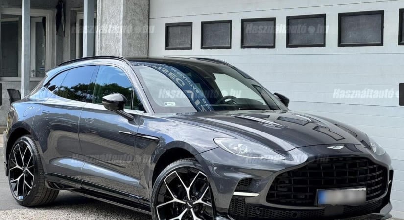 Még ezer kilométer sincsen benne, már eladó az Aston Martin, amit Sarka Kata és Rogán Cecília cége lizingelt
