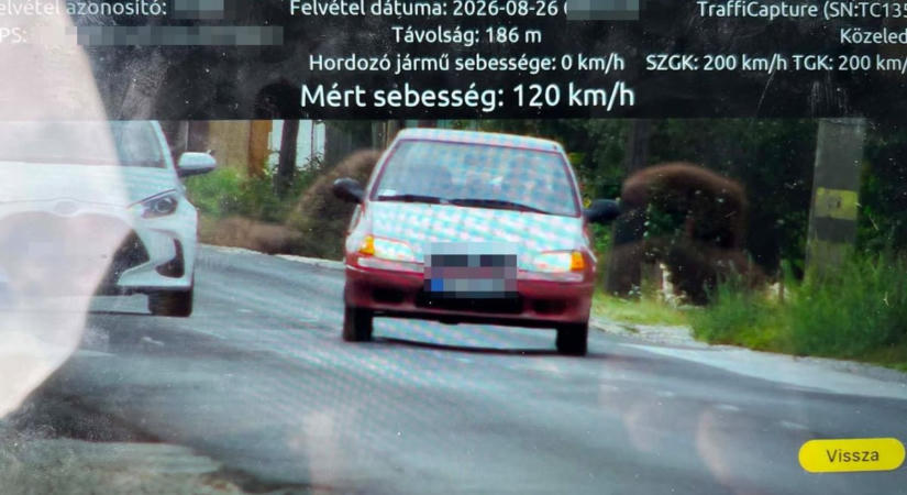 Tükörsima gumi, százhuszas tempó lakott területen – komoly büntetést kapott a vakmerő sofőr