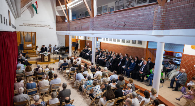 Beiktatták a Pécs-Kelet-Mecseki Református Egyházközség lelkipásztorát